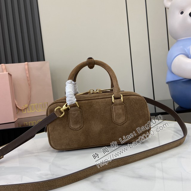 miumiu繆繆專櫃最新款絨面牛皮保齡球包手提肩背包 jh2541型號：5BB142